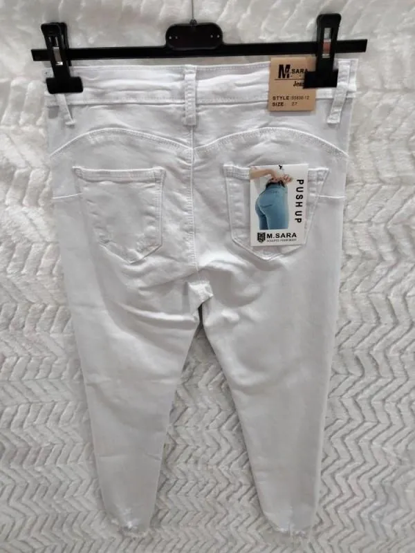 Białe spodnie z dziurami 2